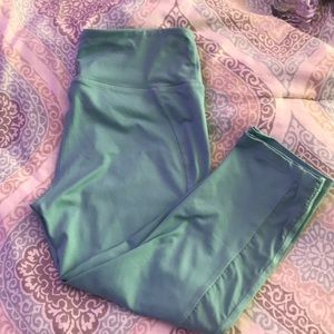 Blue cropped leggings